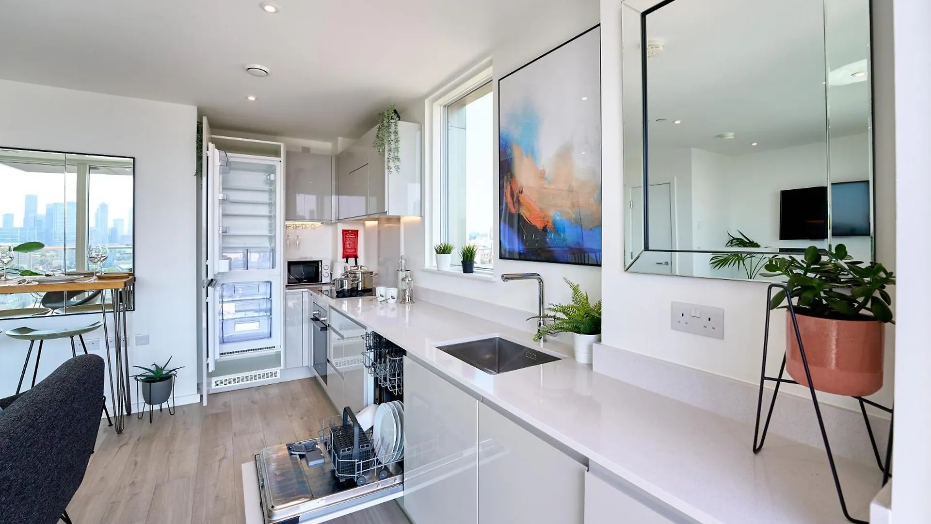 Apartment Skyline Views Retreat - Corsican London United Kingdom