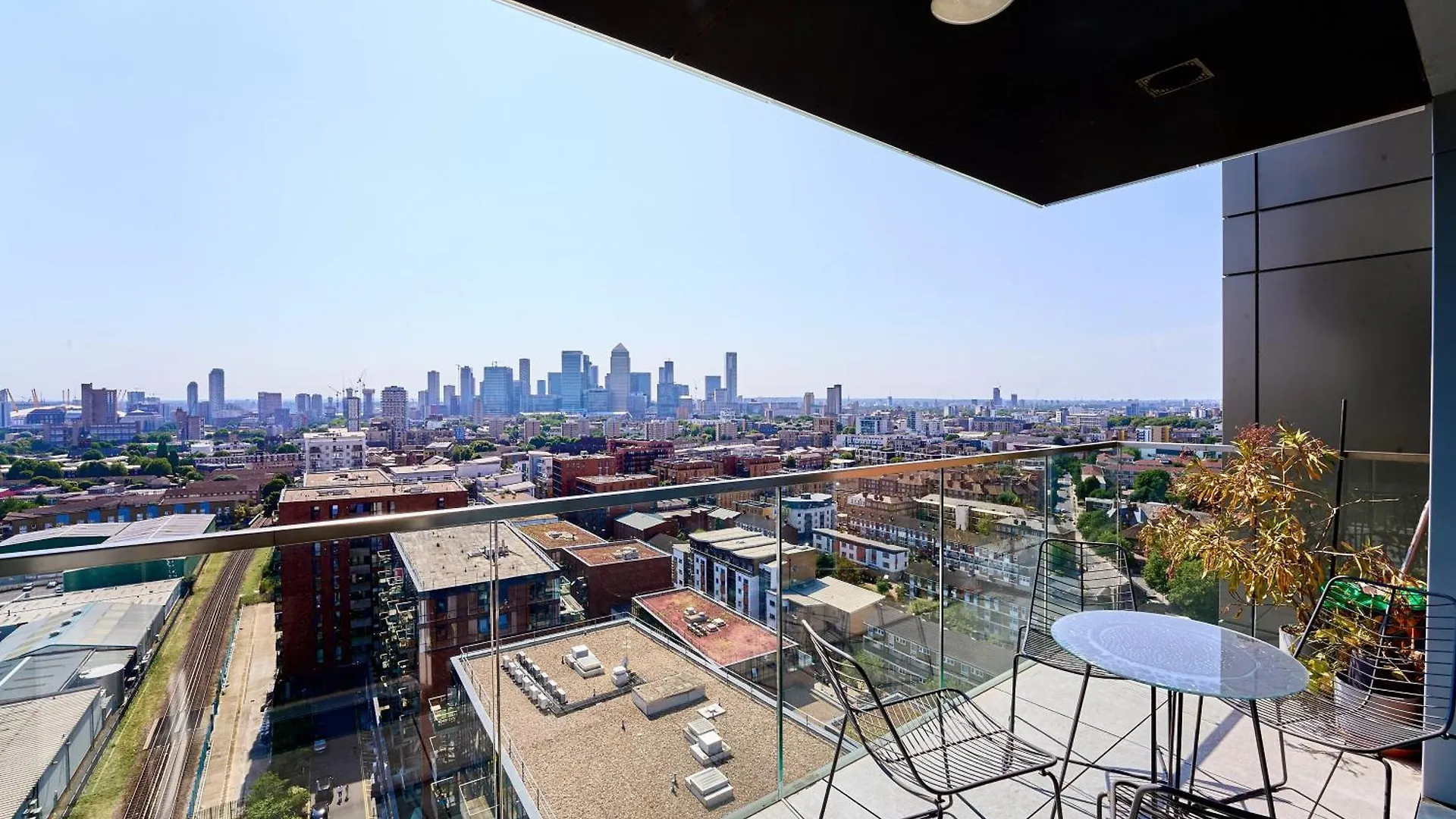 Lägenhet Skyline Views Retreat - Corsican London
