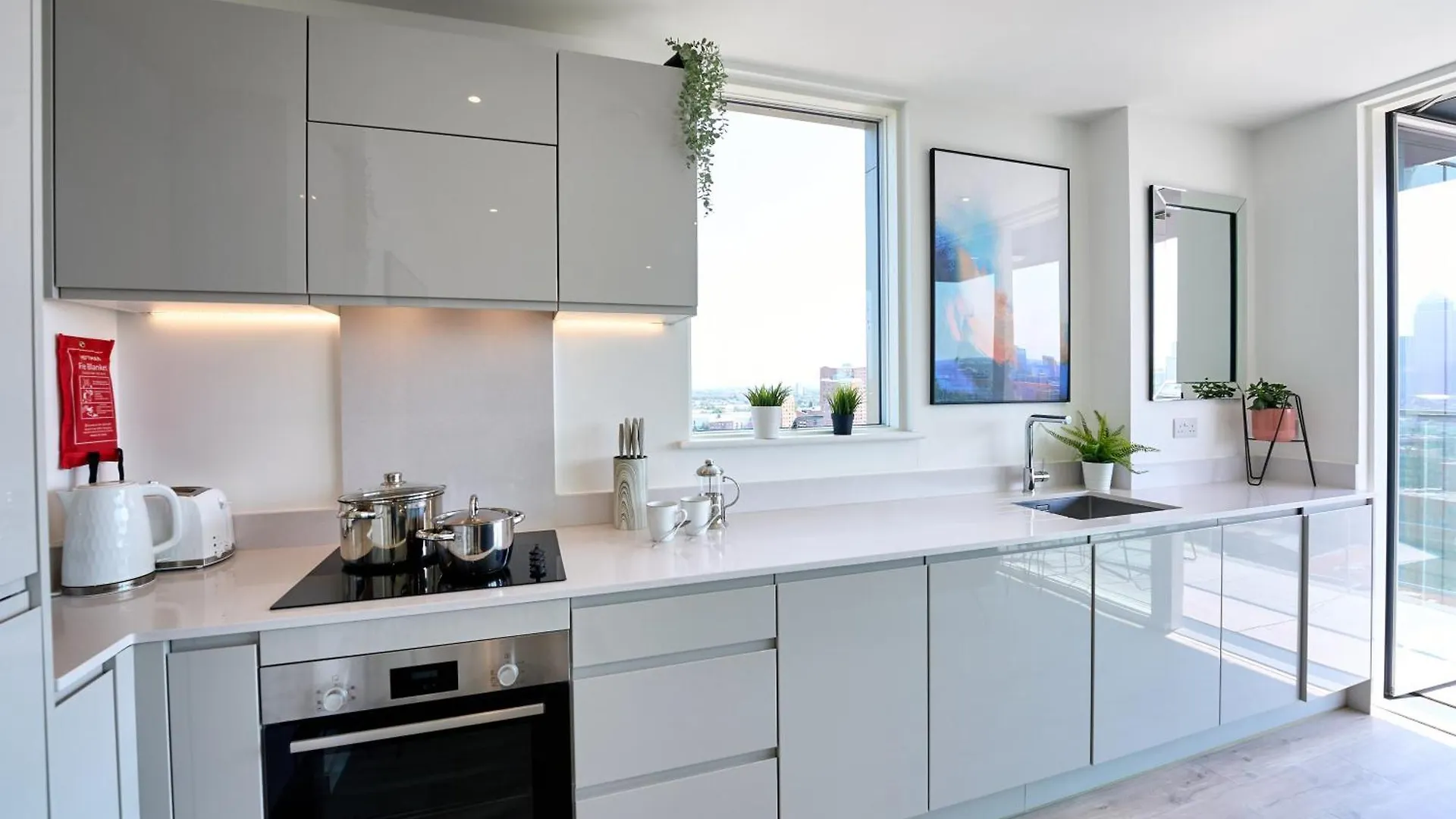 Skyline Views Retreat - Corsican London 0*,