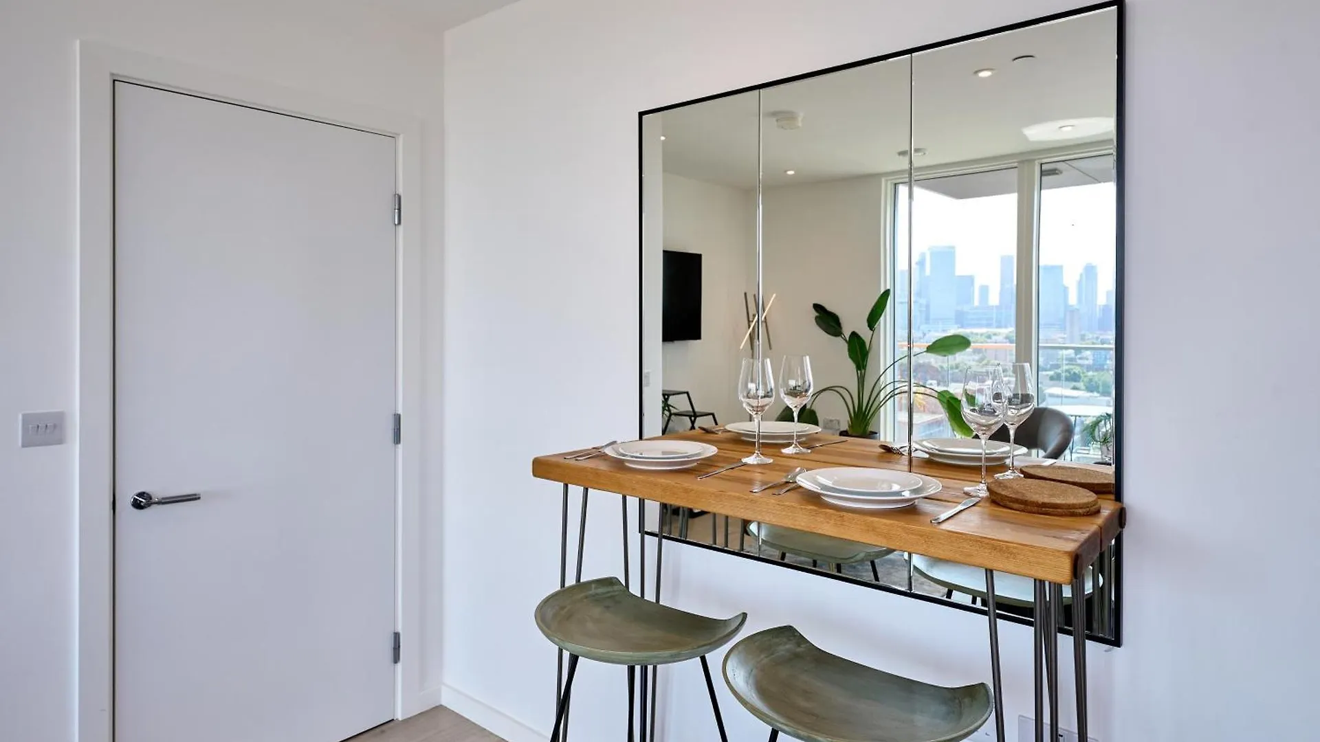 Skyline Views Retreat - Corsican London Lägenhet