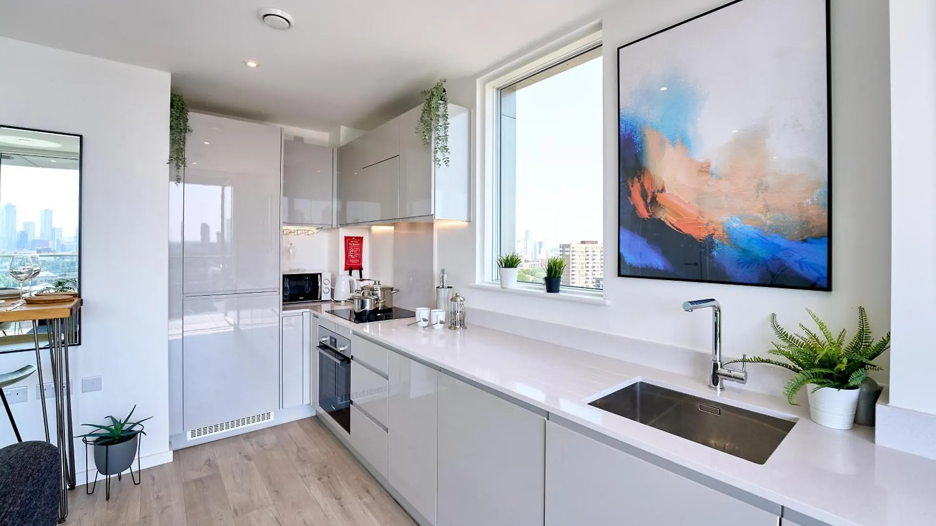 Skyline Views Retreat - Corsican London